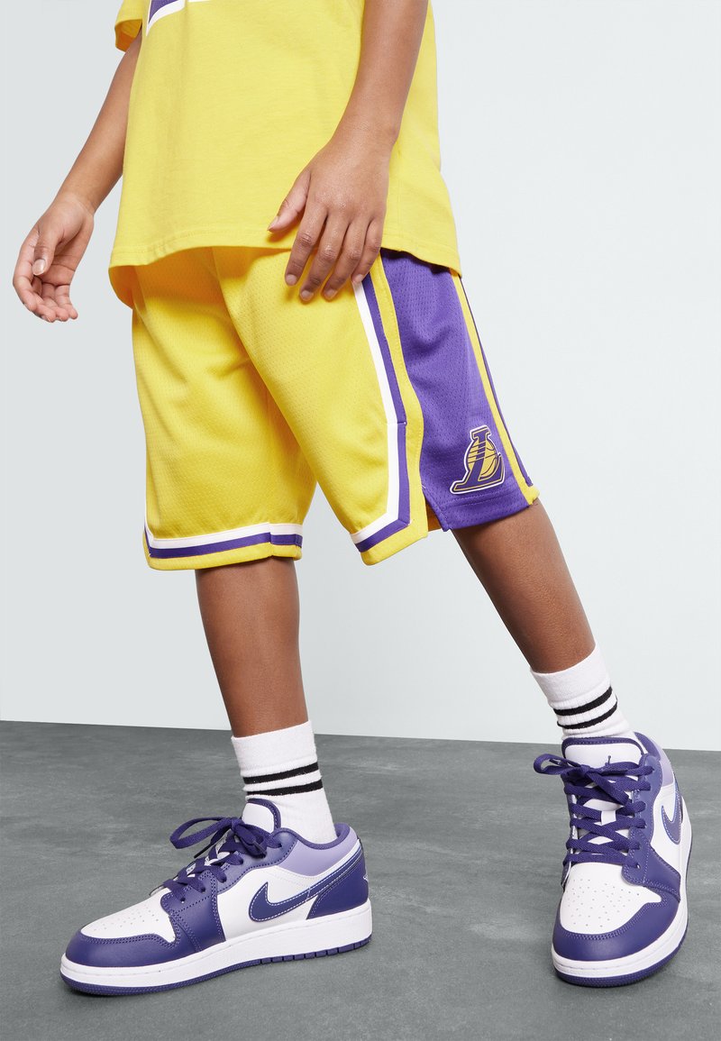 Nike Performance - NBA LOS ANGELES LAKERS BOYS ICON SWINGMAN UNISEX - Club wear - yellow, Enlarge