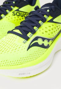 Saucony RIDE 17 - Hardloopschoenen voor op de weg - citron/navy