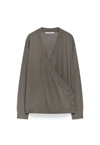 Cardigan lungo marrone a maniche lunghe, con chiusura a incrocio e quattro bottoni sul lato destro inferiore, dotato di colletto a V.