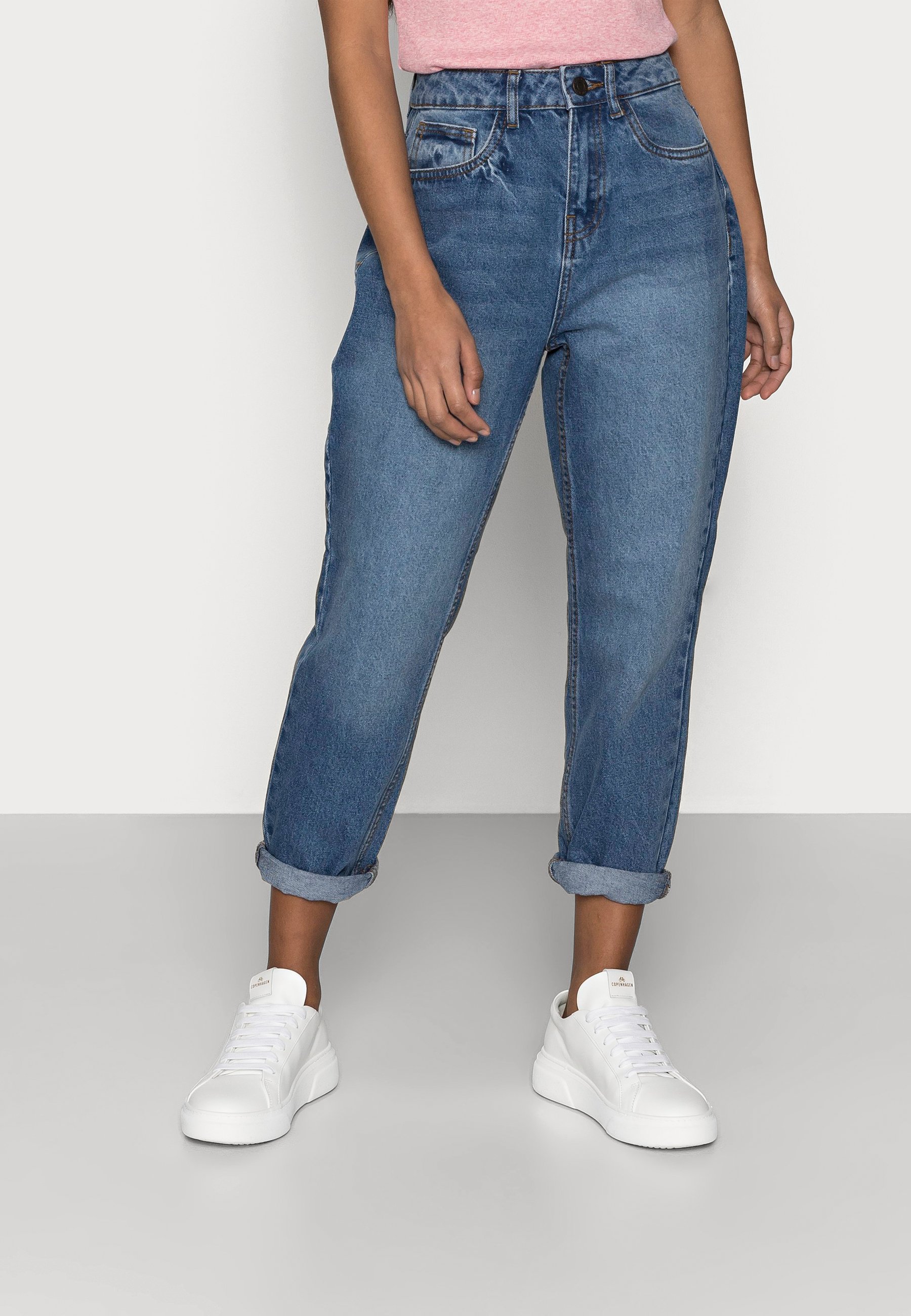 Noisy May Petite NMISABEL MOM JEANS - Aptempti džinsai - medium blue  denim/mėlynų džinsų - Zalando.lt