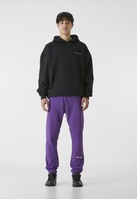 9N1M SENSE ESSENTIAL - Träningsbyxor - purple