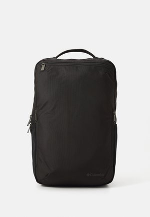 Sac à dos rectangulaire noir avec anse supérieure, plusieurs compartiments zippés et logo "Columbia" discret dans le coin inférieur droit.