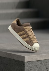 Δεν επιλέχθηκε, earth strata/warm sandstone/white