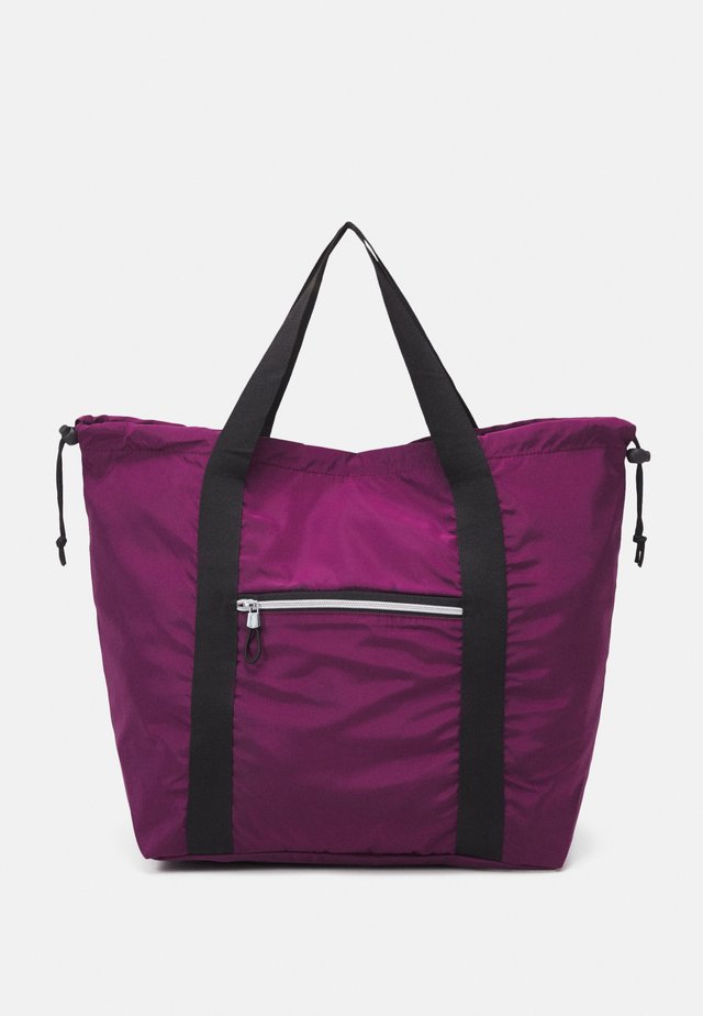 CHERYL SAC - Sports bag - prune