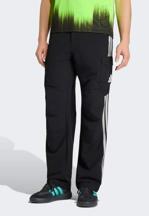 - Długie spodnie trekkingowe