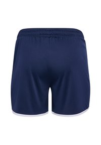 Granatowe sportowe szorty z elastycznym paskiem i białą lamówką przy otworach na nogi, widziane od tyłu.