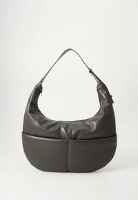 Sac hobo en similicuir gris foncé avec une texture lisse, présentant une forme arrondie et une poche avant plate. Bandoulière réglable.