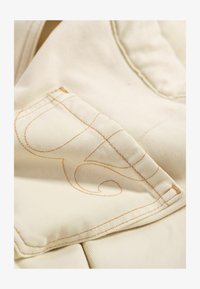 Niet geselecteerd, beige