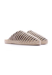Zapatillas de esparto a rayas con un upper tejido en beige y negro, suela de yute natural y diseño de punta redondeada. Textura suave, estilo casual.