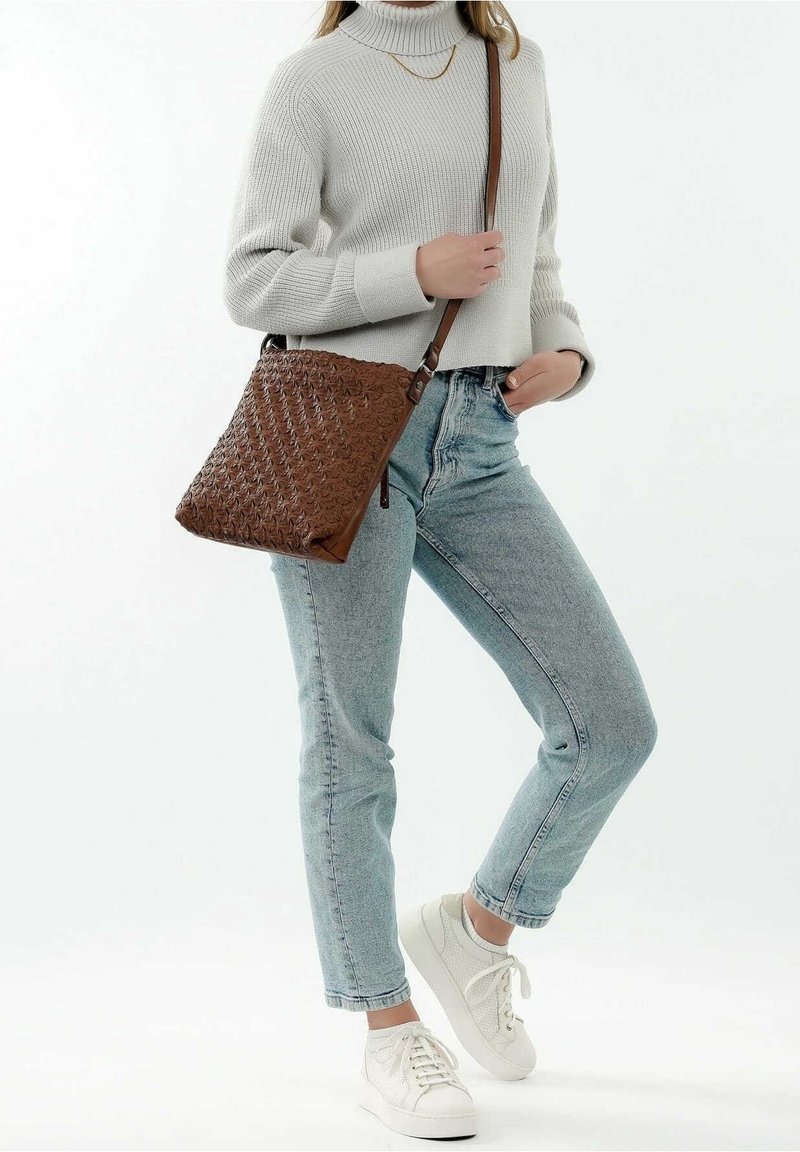SURI FREY Borsa a tracolla - cognac
