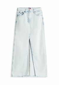 Jupe en denim bleu clair avec une fente à l'avant, dotée de passants de ceinture, de deux poches avant et de détails de couture discrets. Texture lisse, coupe droite.