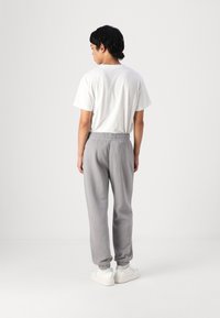 Hollister Co. Relaxed Fleece Logo Joggers - Trainingsbroek - grey