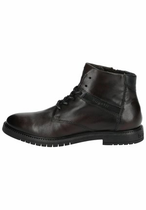 Botas de cuero negro hasta el tobillo con suela resistente, con un acabado suave, puntera redonda y marca lateral. Cordones para un ajuste seguro.