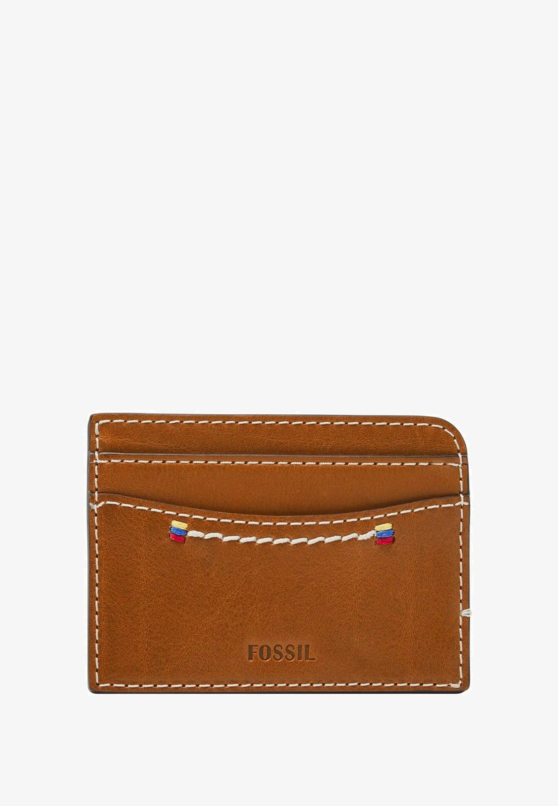 Porte-cartes en cuir marron avec surpiqûres blanches, comportant plusieurs emplacements pour cartes et un point de couture coloré à l'avant. Logo de la marque affiché.