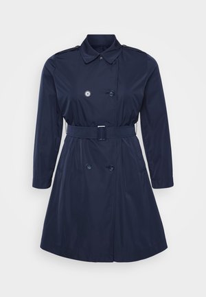 Cappotto di pelle blu realizzato in tessuto liscio, caratterizzato da un design doppiopetto, cintura regolabile e tasche laterali, con un colletto classico.