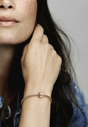 Pandora BAND OF HEARTS - Talizman - rose gold plated