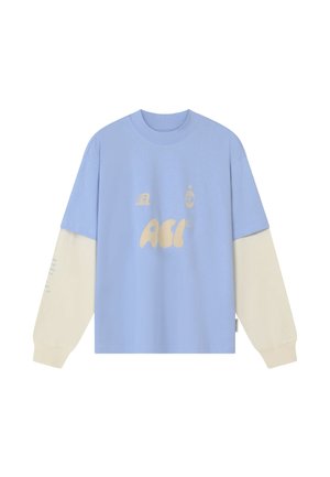 Camicia a maniche lunghe con corpo azzurro chiaro e maniche crema, con logo "ACI" e piccoli disegni gialli sul petto e sulla manica sinistra.