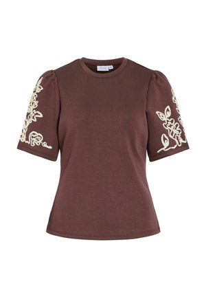 Hnedá krátka blúzka s okrúhlym výstrihom a bielou kvetinovou výšivkou na nadýchaných rukávoch.