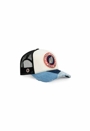 Casquette de baseball avec devant blanc, arrière en maille noire, visière en jean patchwork bleu, et écusson rond avec logo indiquant "Sweet Pants Since 1982" avec motif de feuilles.