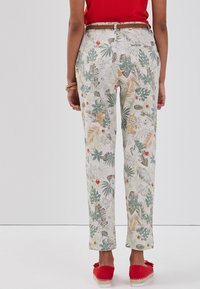 Cache Cache Chino - beige/mottled beige