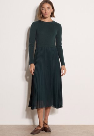 Apricot, RIBBED KNIT MINI DRESS - Strickkleid - green