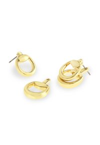 Guldtonede metal hoops øreringe med en poleret finish, der har et åbent design og afrundede kanter. Inkluderer tre par i forskellige størrelser.