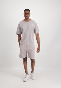 Alpha Industries Šortky - organic grey