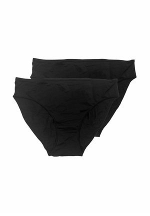 Due slip di cotone nero semplici impilati su uno sfondo bianco.