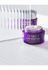 Clinique SMART CLINICAL REPAIR WRINKLE CORRECTING CREAM - Dagkrem