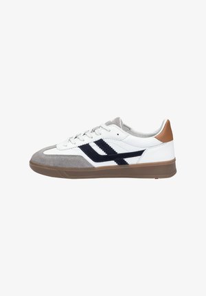 Zapatillas de ante y cuero en una combinación de colores gris, blanco y navy. Cuentan con una suela de goma, acentos texturizados y un diseño clásico con cordones.
