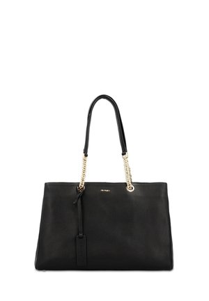 Schwarze Lederhandtasche mit strukturiertem Finish, ausgestattet mit zwei schwarzen Ledergriffen, metallischen goldfarbenen Kettenakzenten und rechteckiger Form.