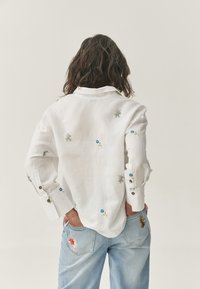 Thumbnail Image 2
