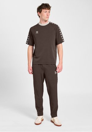 Hummel, HUMMEL HMLROOT T-SHIRT S/S UNISEX - T-Shirt print - chocolate brown