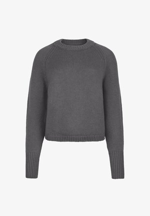 Grå stickad tröja med rund halsringning, långa raglanärmar och ribbade muddar och fåll. Texturerat tyg och kort design.