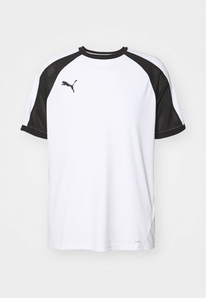 T-shirt atletico bianco con maniche corte in rete nera e dettagli sulle spalle. Presenta il logo Puma sul lato sinistro del petto. Realizzato in materiale traspirante.