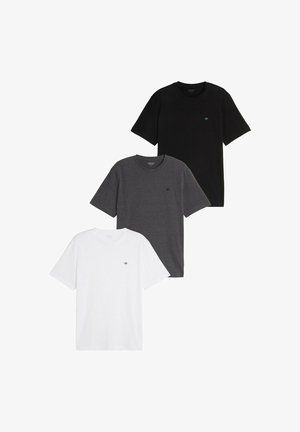 Tre ensfarvede crew neck T-shirts i sort, mørkegrå og hvid, hver med lille logo på venstre bryst.