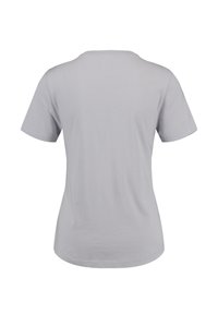 Camiseta gris de manga corta con cuello redondo, hecha de un suave tejido de algodón. Presenta un diseño simple sin gráficos ni acentos visibles.