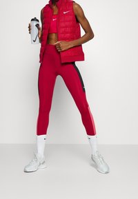 Nike Performance Väst - red