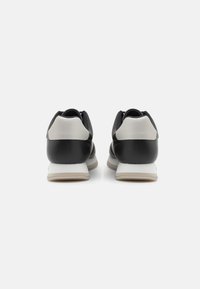 Calvin Klein RUNNER LACE UP - Joggesko - black/sand pebble