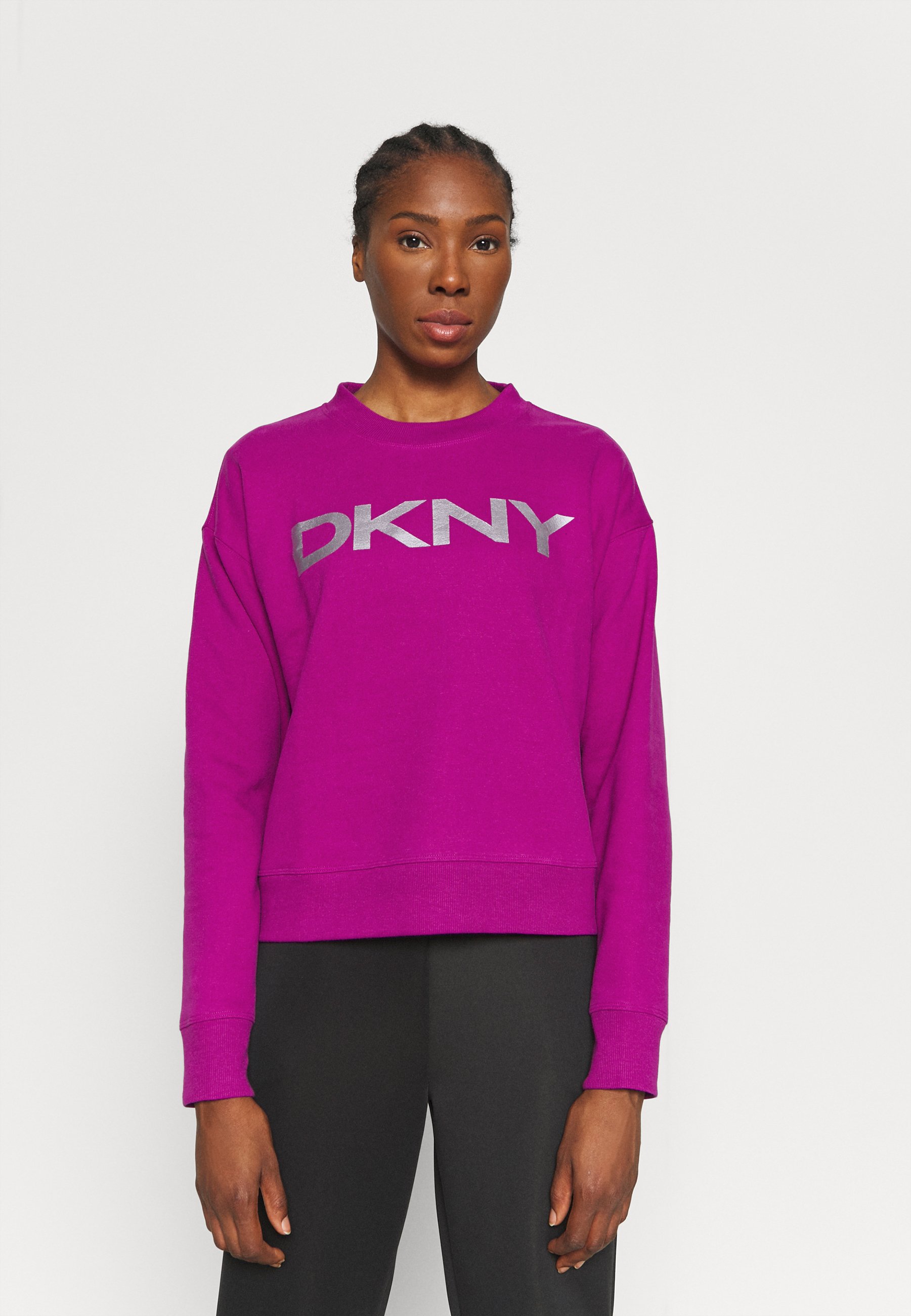 DKNY EXPLODED LOGO CREW NECK 