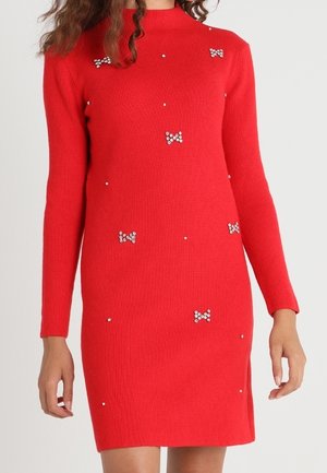 Robe pull - red
