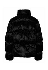 Chaqueta puff negra con cuello alto, diseño acolchado y puños y dobladillo elásticos. Fabricada con un material brillante y ligero.