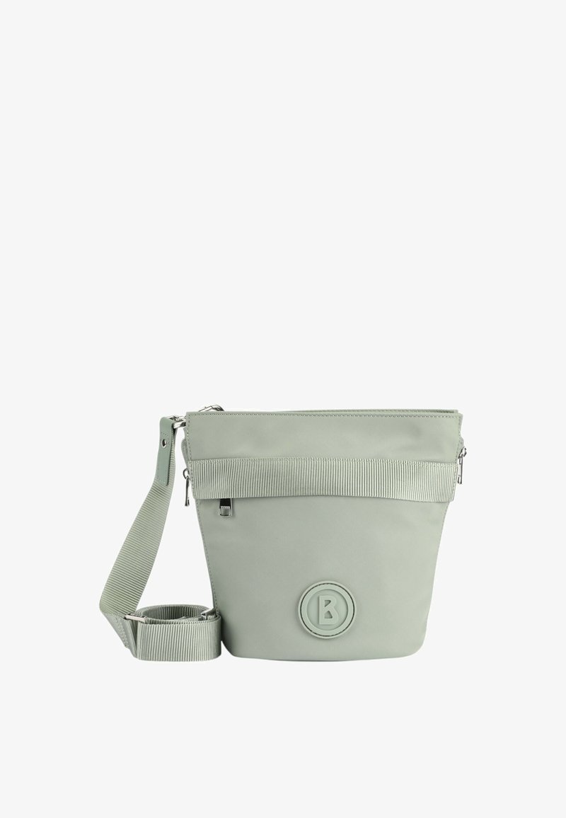 Borsa a spalla in tessuto verde con una texture morbida, chiusura con zip e una larga tracolla a costine. Presenta un logo circolare sul davanti.