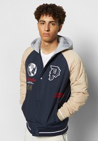 Primitive TWO VARSITY JACKET - Blusão aviador - navy
