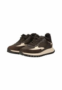 Brune ruskind og mesh sneakers med cremefarvede accenter. Har en tekstureret sål, runde snørebånd og en fuzzy krave detalje. Letvægtsdesign.