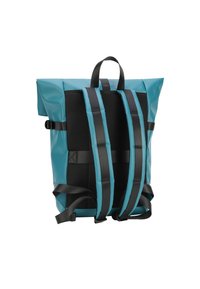 Sac à dos étanche en teal avec dos en noir en mesh, design à rabat, et sangles ajustables noires. Inclut une poignée sur le dessus et des lignes épurées.