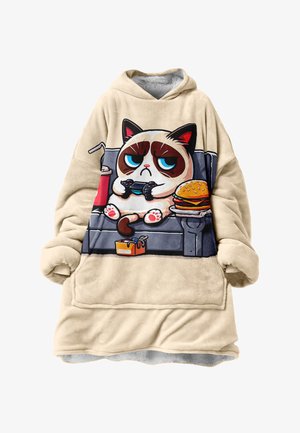 Bež oversized dukserica s kapuljačom od flisa s grafikom mrzovoljne mačke koja igra video igre na kauču pored burgera, sode i igraće konzole.