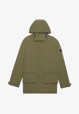 Olivno zeleni parka plašč z kapuco, sprednjim zadrgo in dvema velikima sprednjima žepoma. Tkanina ima gladko teksturo in vsebuje logo krpico na rokavu.