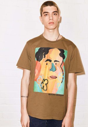 CRISTINA BANBAN 'SAM' TEE - Print T-shirt - brown