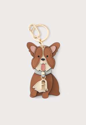 Porte-clés en forme de chien marron et crème avec un visage heureux, un collier gris et un anneau doré avec fermoir sur un fond clair.